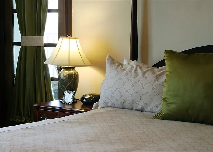Hotel Baker Saint Charles