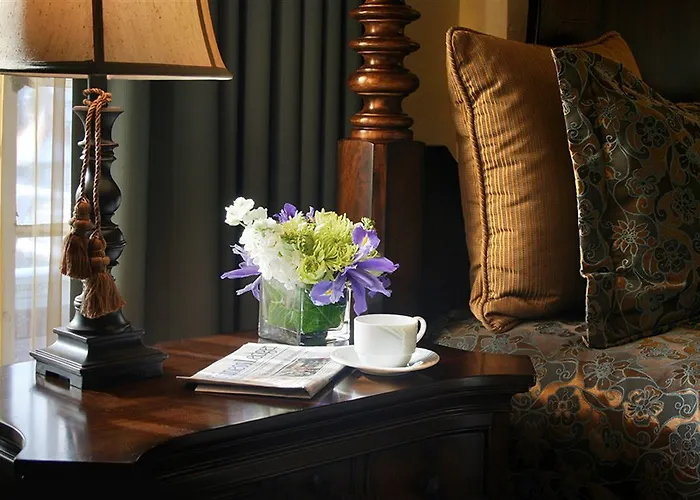 Hotel Baker Saint Charles