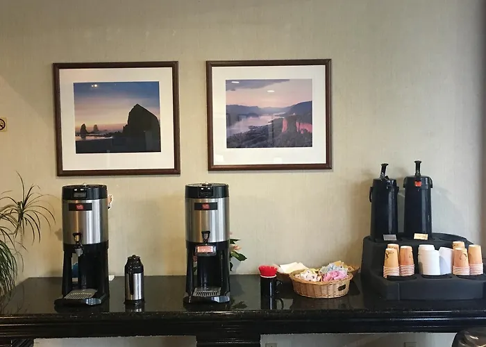 Hotel Ramada By Wyndham Portland Airport