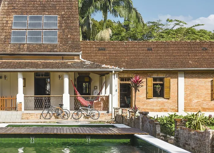 Casa da Estacao - Não é hotel, não é pousada é a casa mais charmosa de Morretes!
