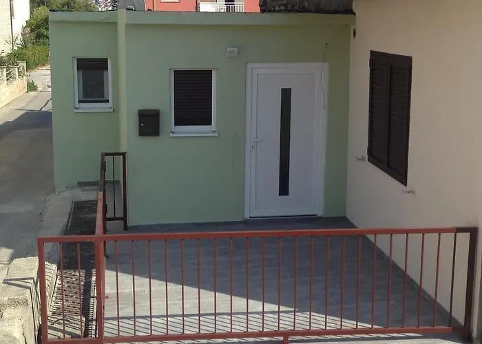 Chill Out Beach Apartments Trogir