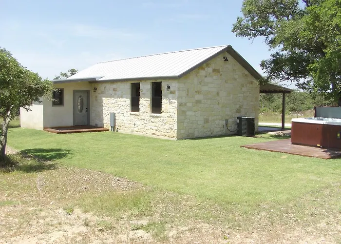 Breezy Hills Cottages - Hill Top Cottage Fredericksburg