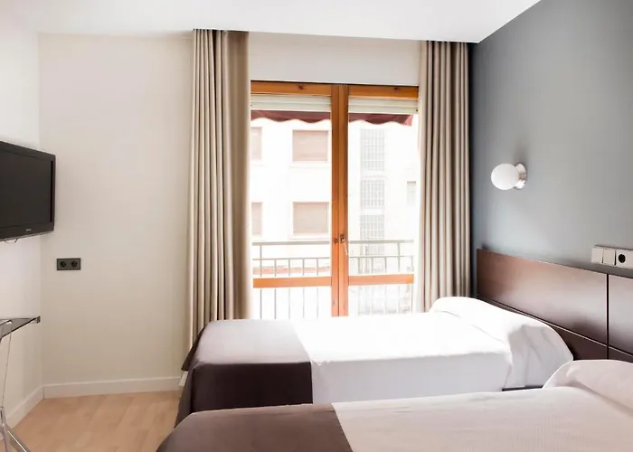 Hostal Un Punto Chic-Joaquin Costa Huesca