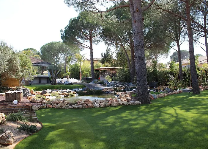 Shangtasia Luxury Art Room Grimaud