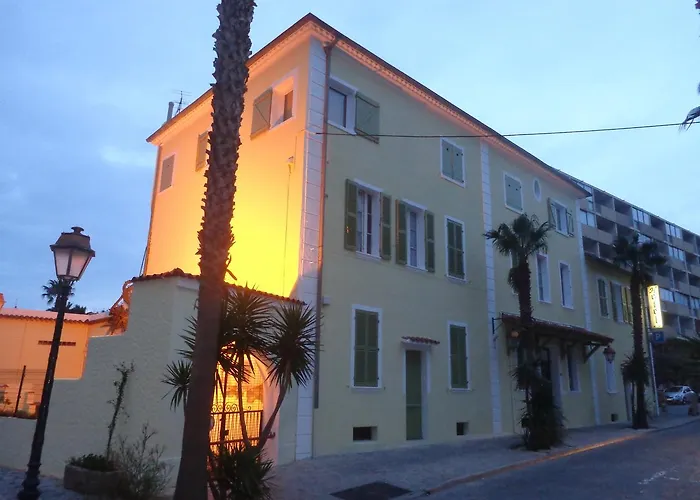 Hotel L'ilot Fleuri à Le Lavandou
