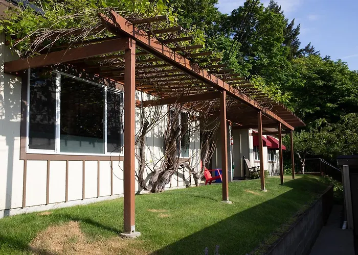 Cherry Tree Inn Saanich