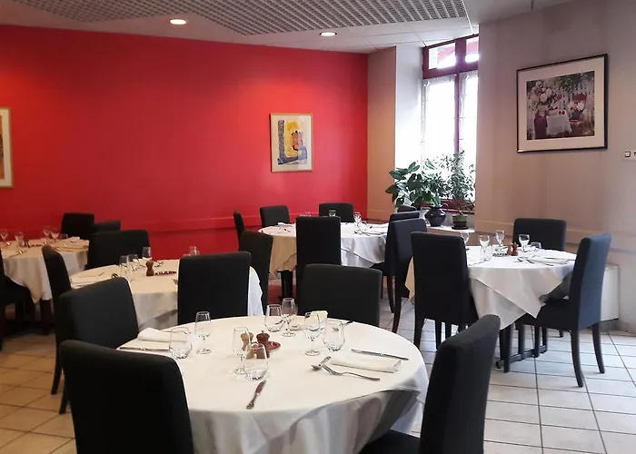 Logis Hotel du Parc-Restaurant - Le Rouget de Lisle Lons-le-Saunier