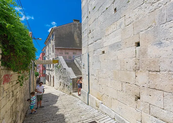 Luxury Flats In City Centre Pula