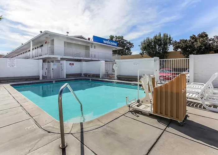 Super 8 By Wyndham Santa Clara
