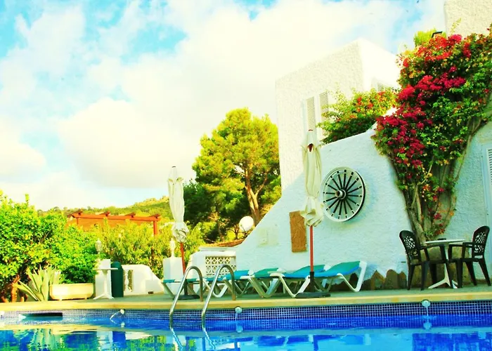 Villa Columbus Rooms And Restaurant Peguera