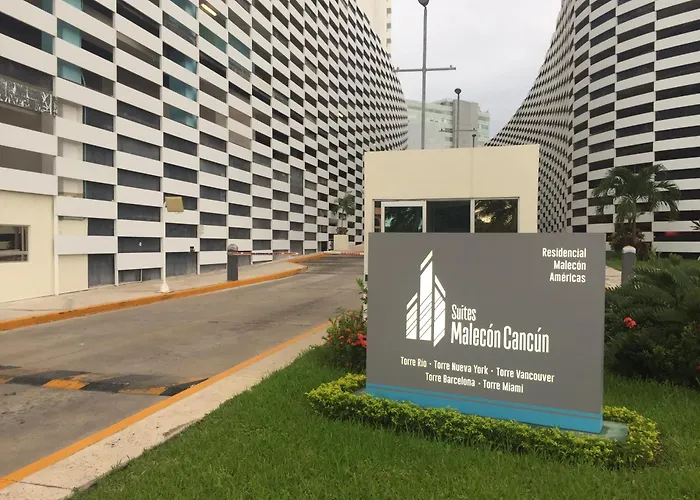 Suites Malecon Cancún