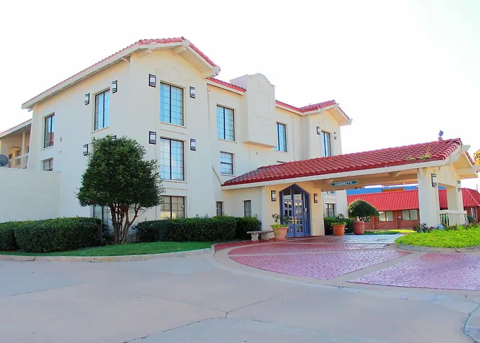 Baymont By Wyndham Tulsa Broken Arrow Motel