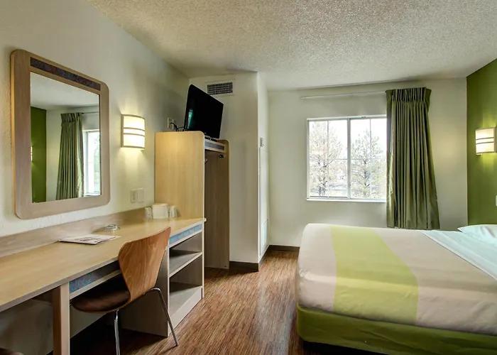 Super 8 By Wyndham Aurora East Hotel