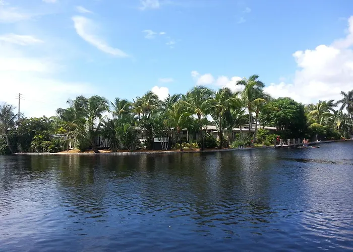 The Cabanas Guesthouse & Spa - Gay Resort Catering To Gay Men Oakland Park