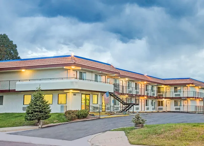 Knights Inn Aurora