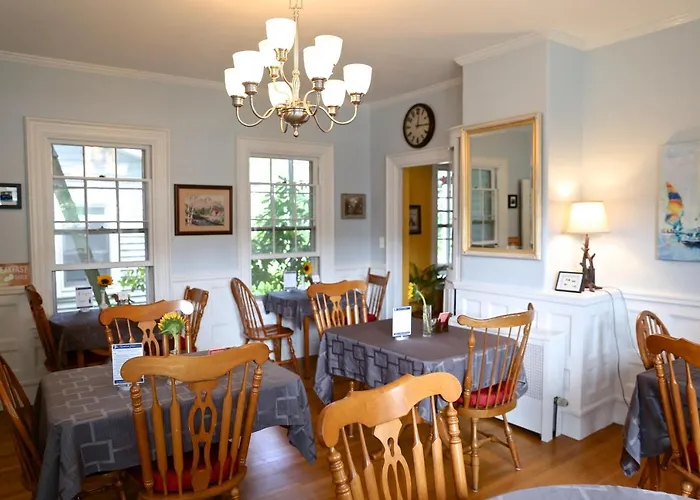 Camden Windward House Hotel