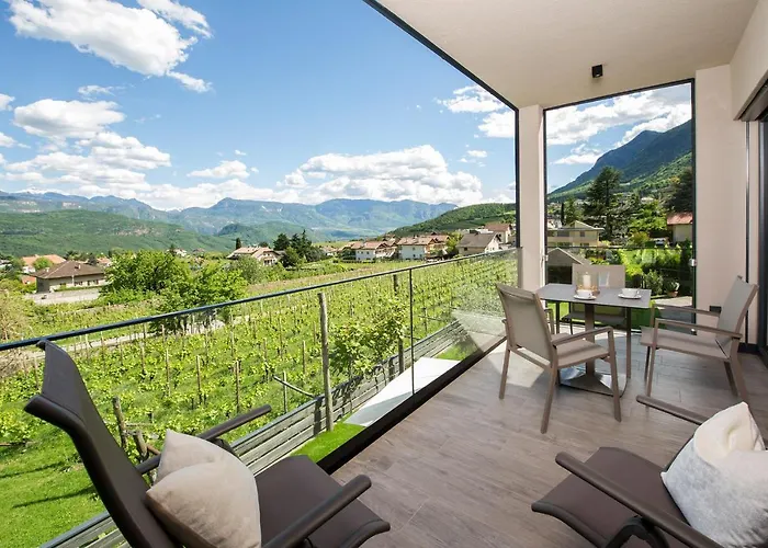 Haus Gregori Modern & Central Stay In Vineyard With Rooftop & Served Breakfast Caldaro