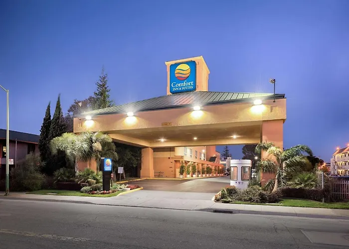 Comfort Inn & Suites Oakland Airport