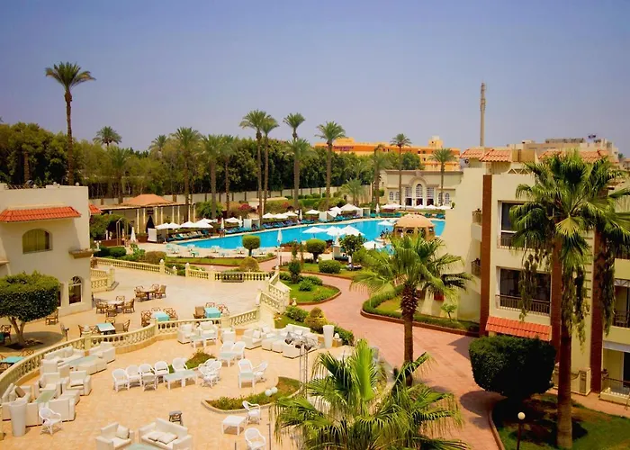 Cataract Pyramids Resort Kafret el-Gabal