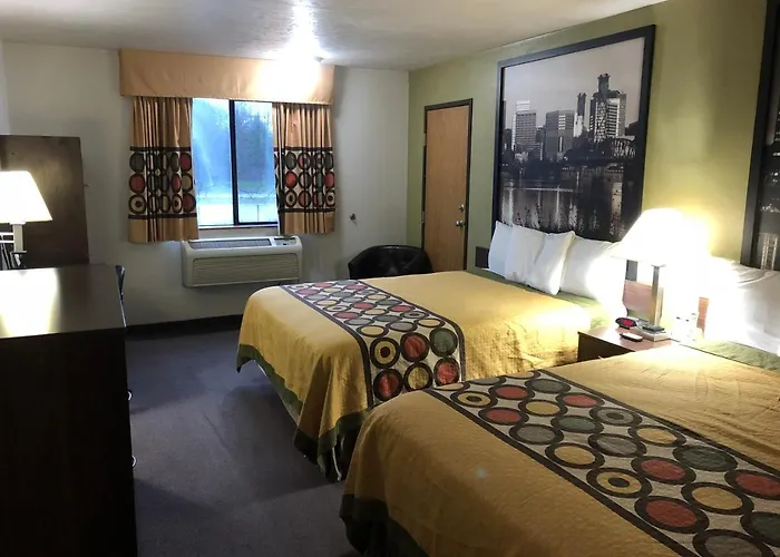 Super 8 By Wyndham Salem Hotel