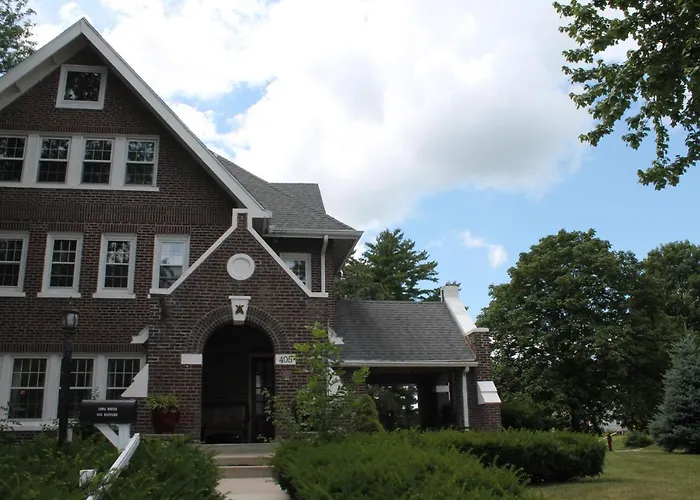 Iowa House Historic Inn Ames