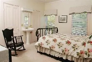 Inn At Grey Gables Charlevoix