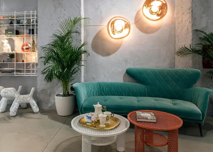 14 Reasons Why Hotel Athènes