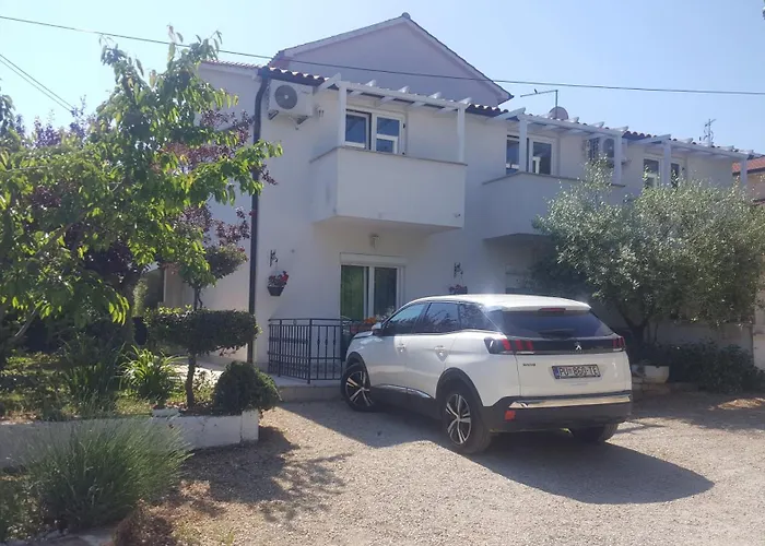 Martina Guest House-Rooms