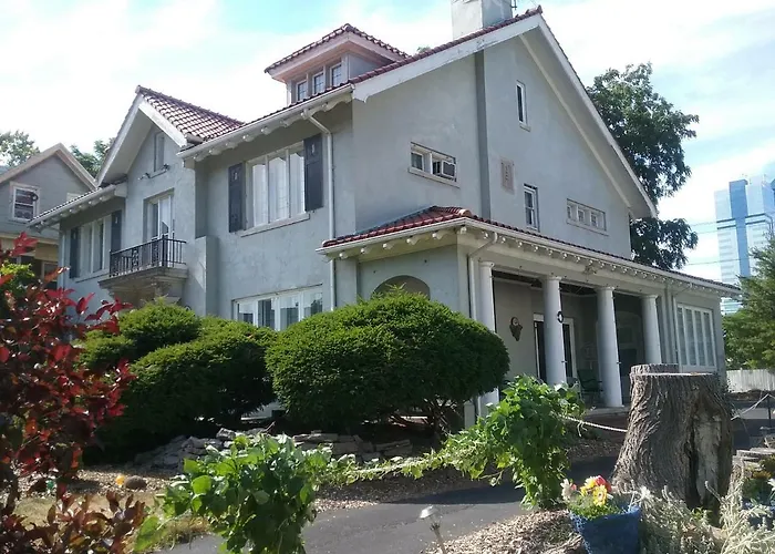 Hanover House Bed And Breakfast Niagara Falls