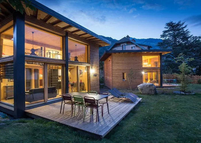 Les Lodges, by Refuges en ville