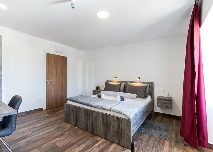 Apinelo Port Rooms