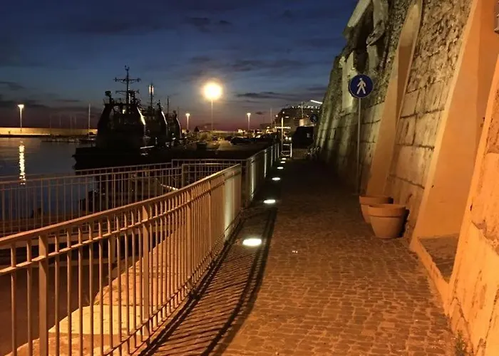 Quattro Stelle al Porto Guest House Civitavecchia