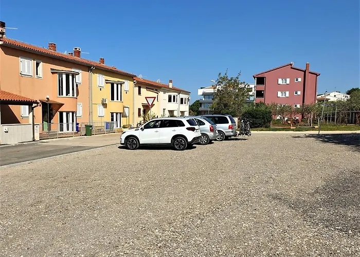 Apartments Aurora Near Beach