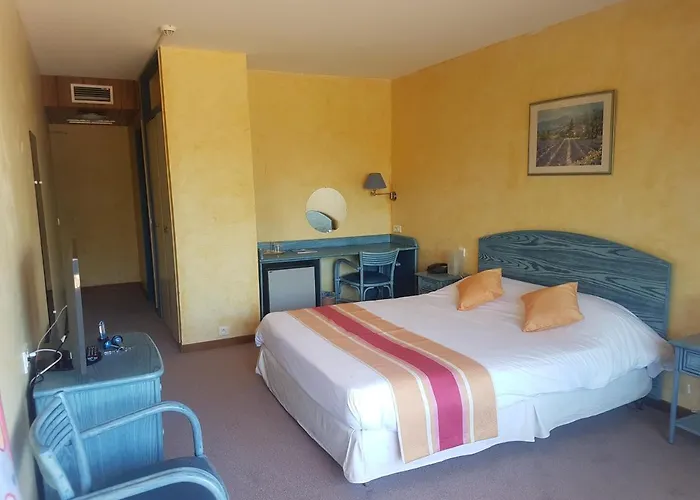 83 Hotel Le Lavandou