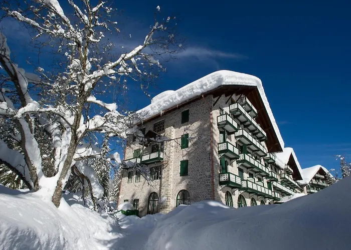 Hotel Lago di Braies