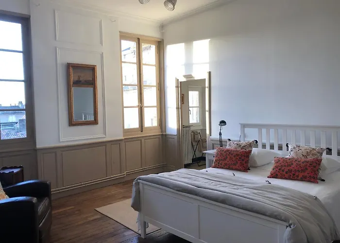 Beautifully Renovated Rooms On Place New York Angoulême