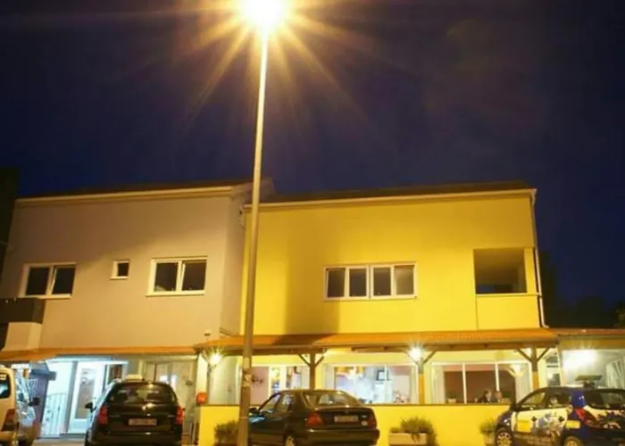 Hotel Urnebes Zara