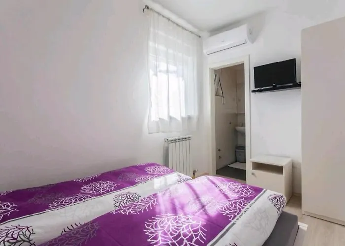 Hotel Urnebes Zara