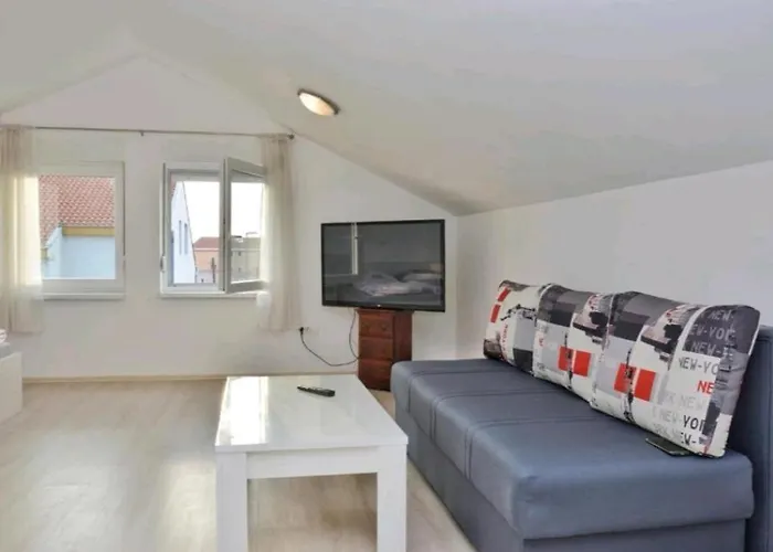 Hotel Urnebes Zara