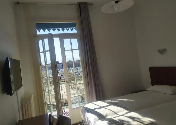 Hotel Le Postillon Pau