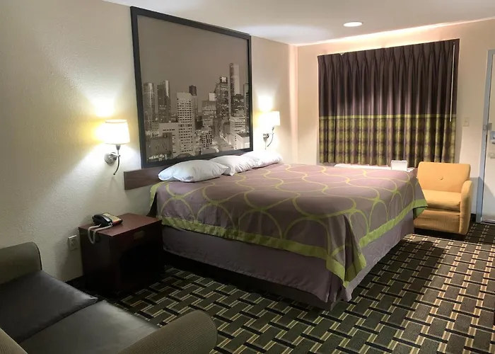 Super 8 By Wyndham Baytown I-10 Hotel