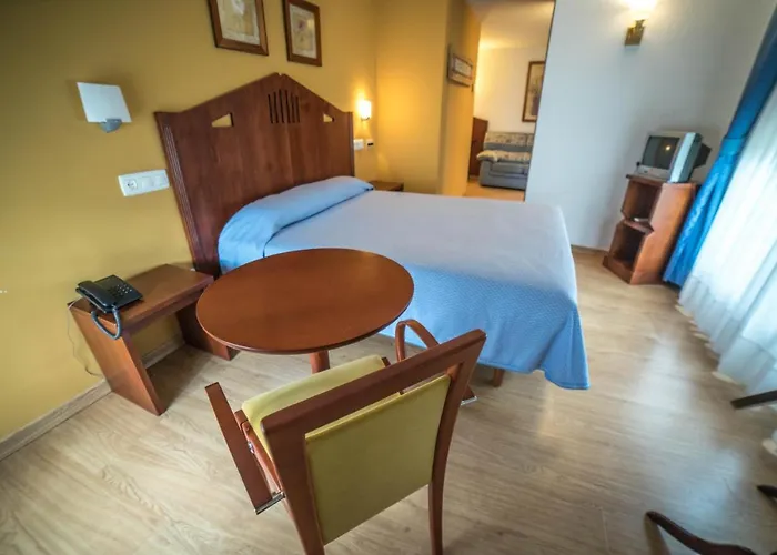 Hotel las Cruces Belmonte De Miranda