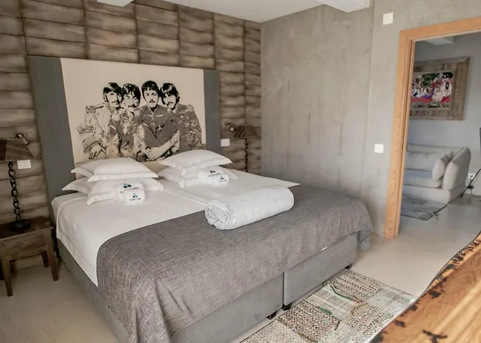 Surfers Lodge Peniche Ferrel 