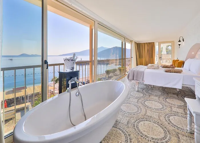 Pier House Hotel